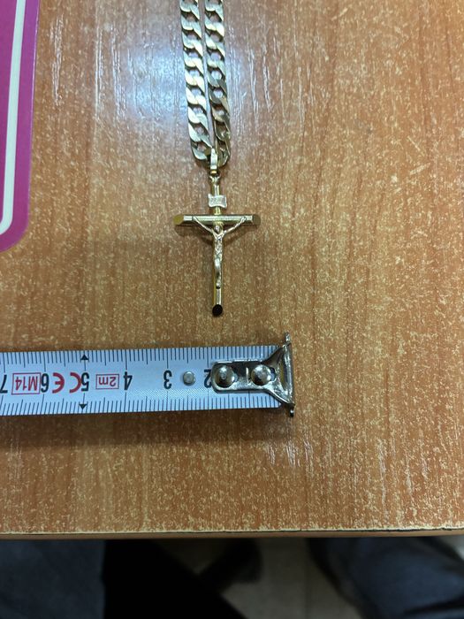 Златен синджир с кръст