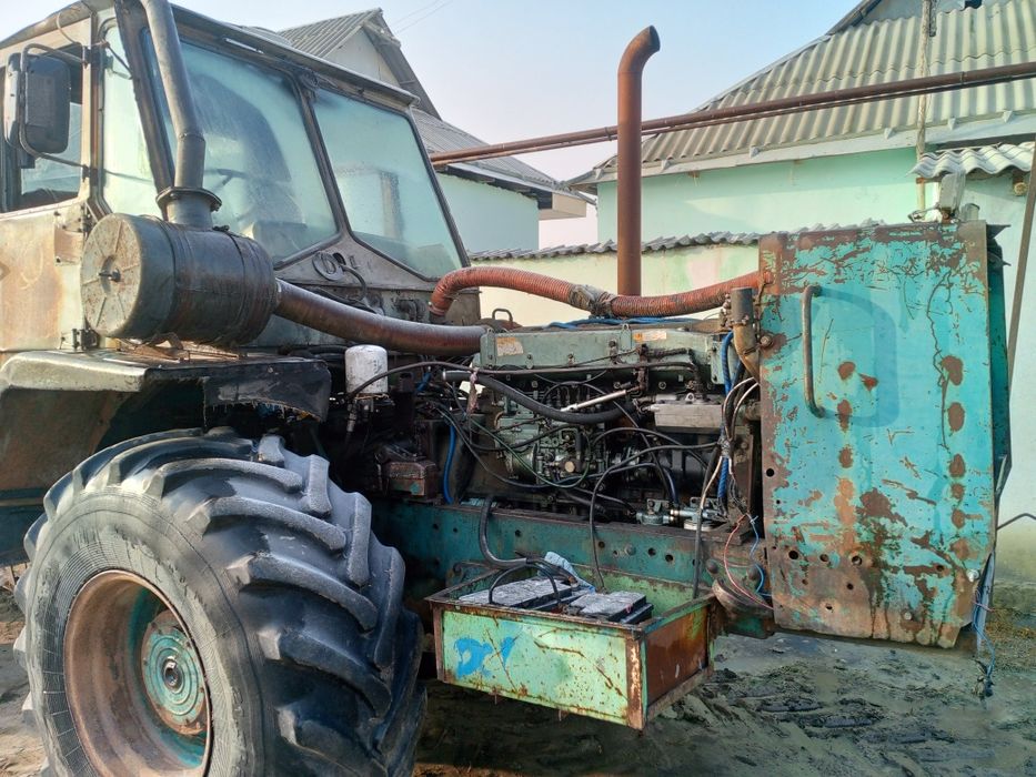 Трактор к 150 сотилади ,чакман мотор,каропка койилган ишлаши Зур
