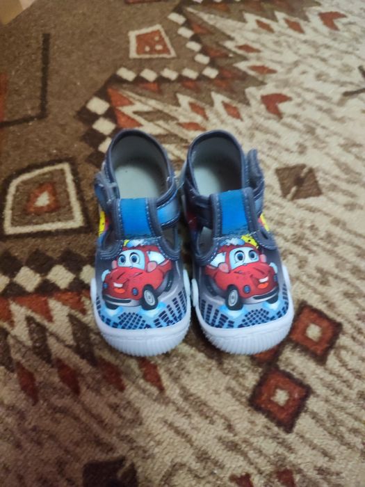 Детски пантофки и маратонки