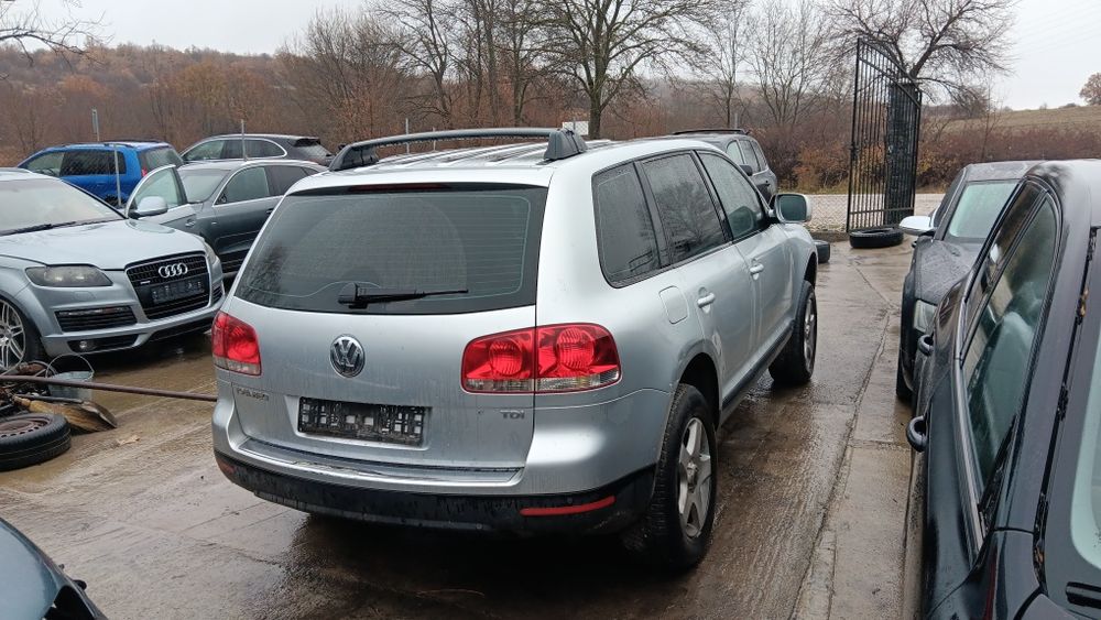 VW Touareg 2.5 R5 ,174 к.с. , ръчка ,60 броя на части