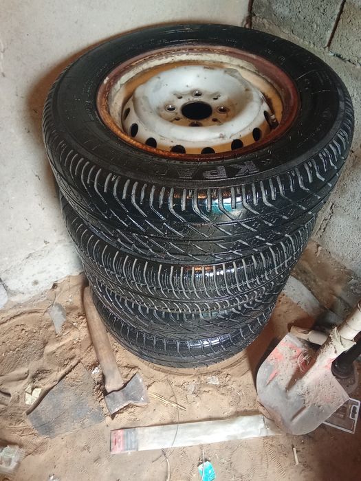 Продам летнюю резину комплект