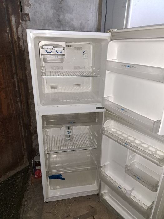 Холодильник срочно продается