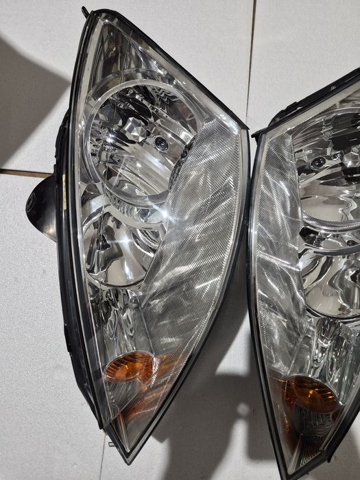 Ляв и Десен  Фар L и R  Форд Фокус/Ford Focus  2000--2004 година MK1