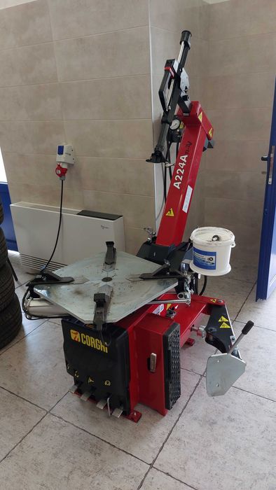 CORGHI - A224 А Монтаж /Демонтаж машина за гуми на леки автомобили