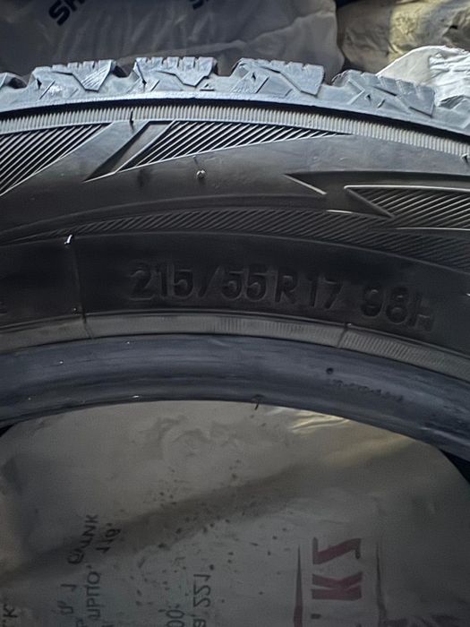 Продам шины зимние «Тyo” 225/55/17