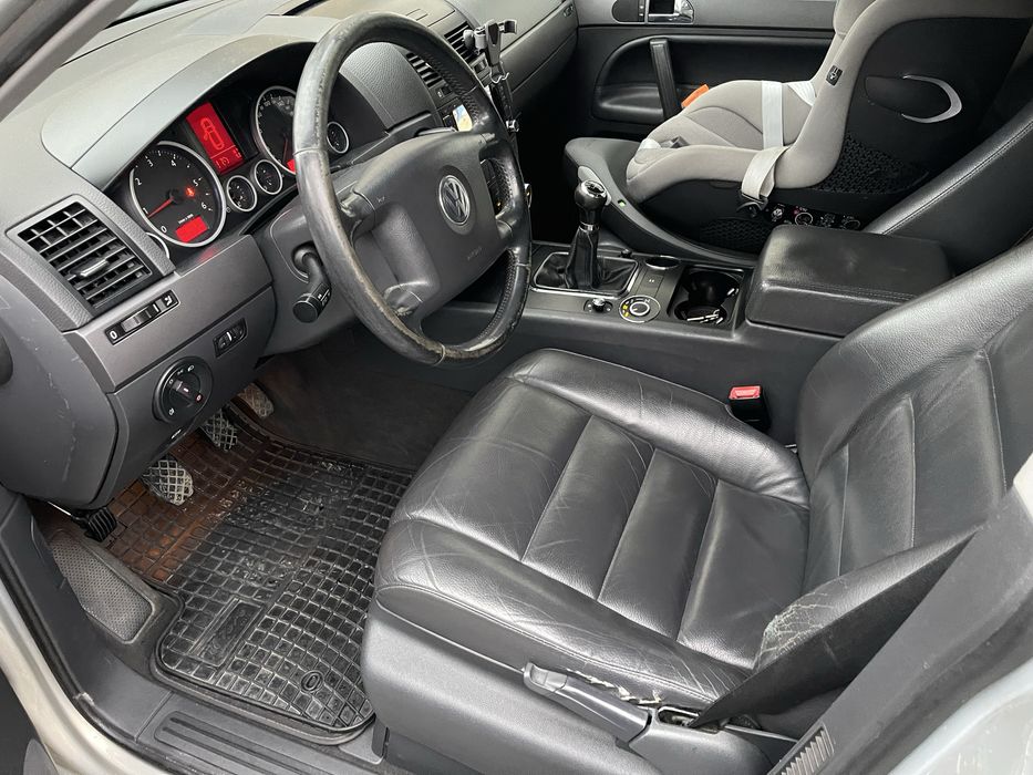 VW Touareg R5,Navigatie,Scaune incalzite,Dublu klimatronic