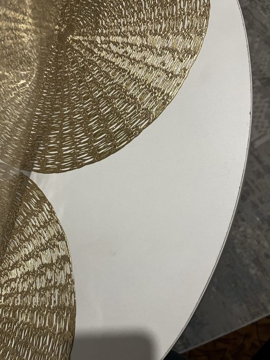 Продам стол в отличном состояний