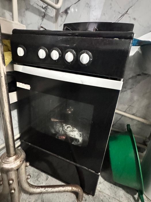 продам газовую плиту