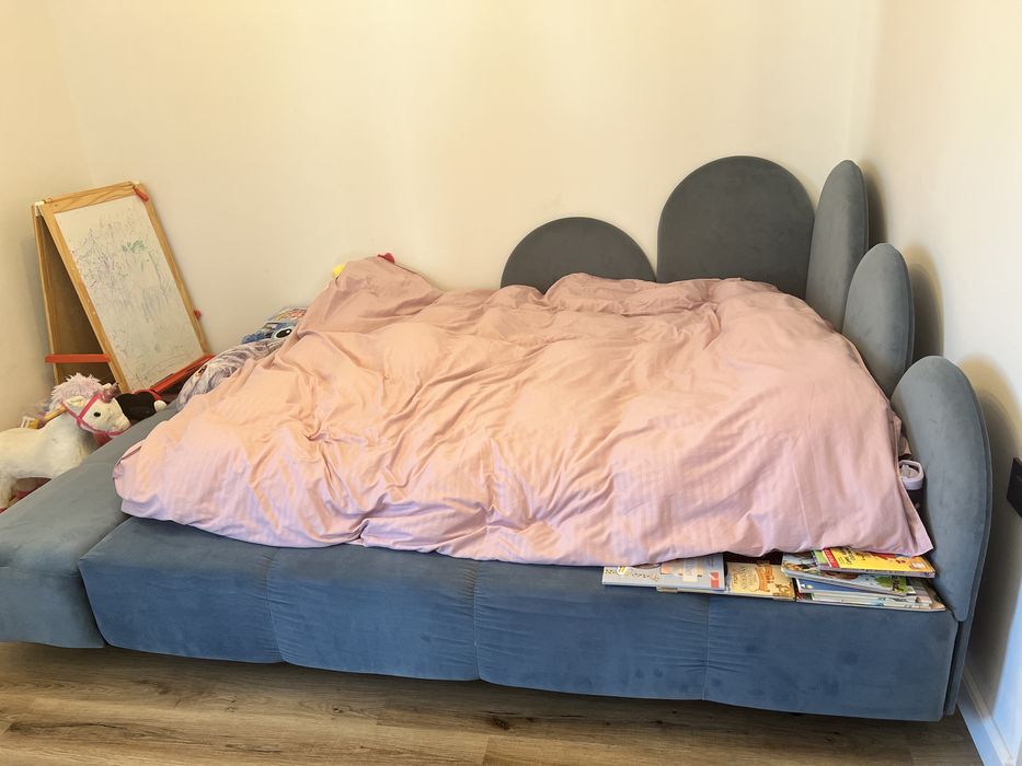 Pat tapitat dormitor