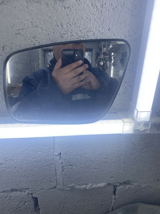 продам зеркало от приоры с подагревам в рабочем состояние