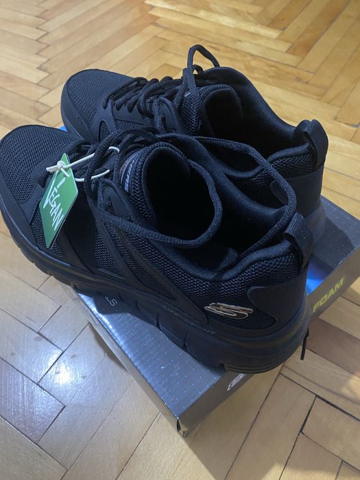 Skecher marimea 43 noi