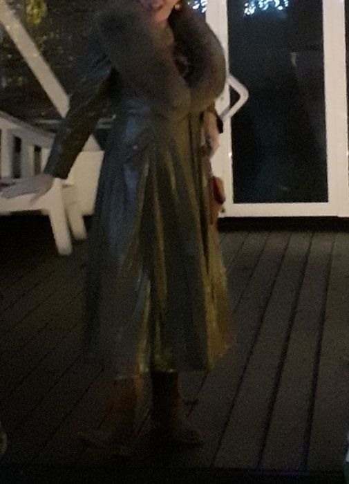 Haina din piele cu guler de blana de vulpe
