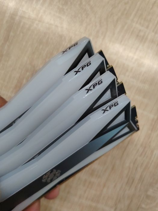Ddr4 XPG 16gb-32gb  4133MHZ cl19 2x8 , 4X8