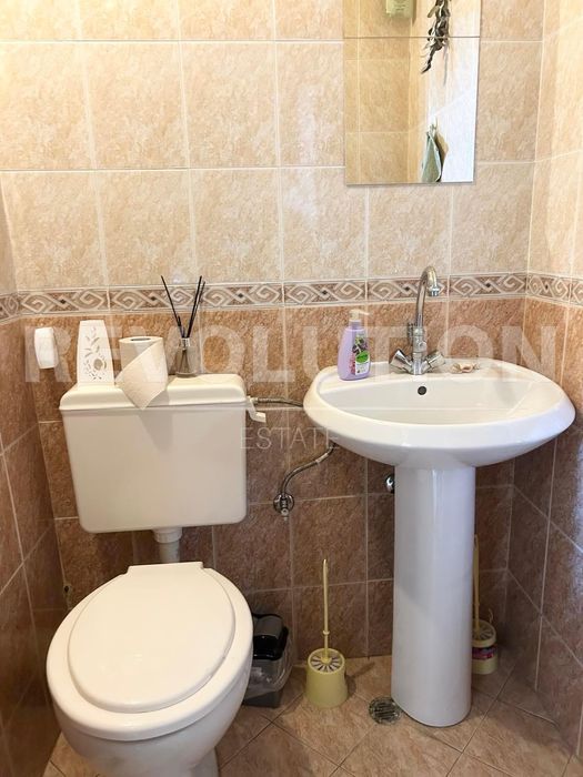 Многостаен апартамент в Център