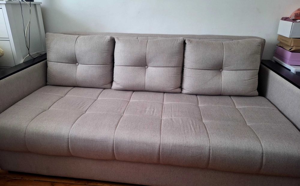 Продаётся диван-кровать.