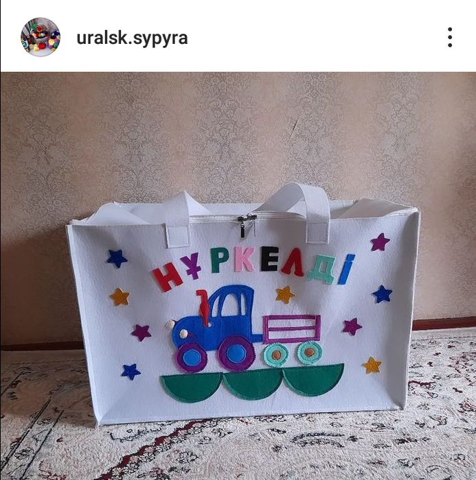 Корзина для игрушек и кудалык. Игрушки мягкие.