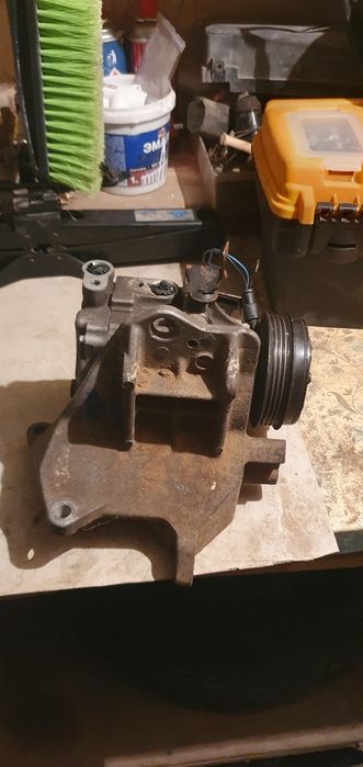 Продам компрессор кондиционера.