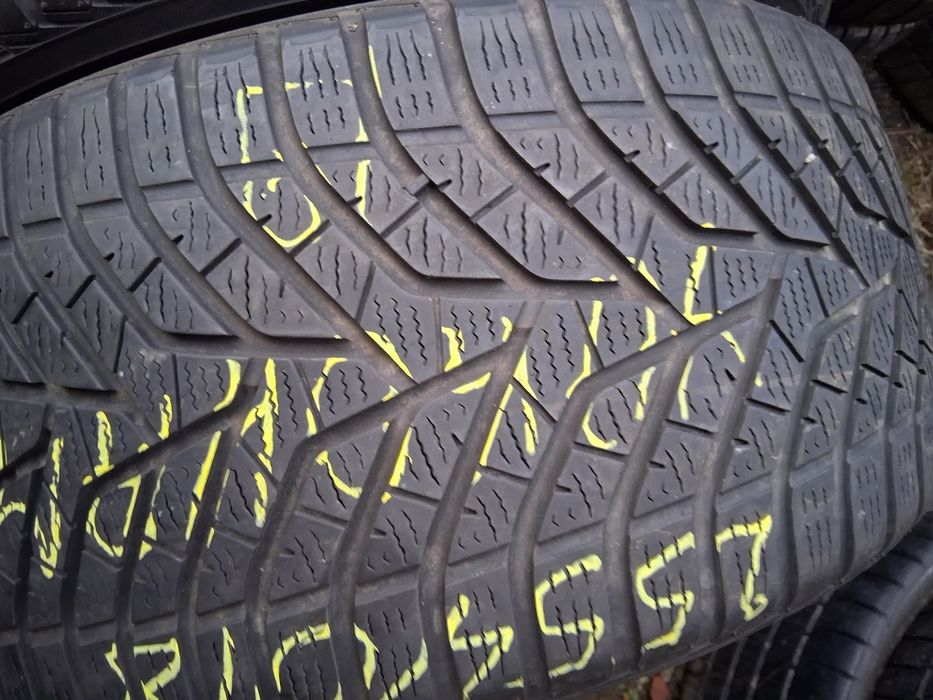 255 40 18 YOKOHAMA 2бр зимни
