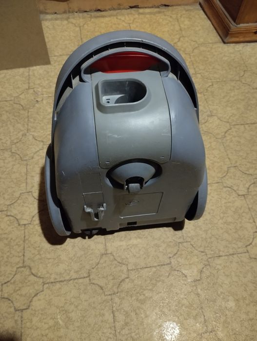 Продается пылесос Lg storm 1300W