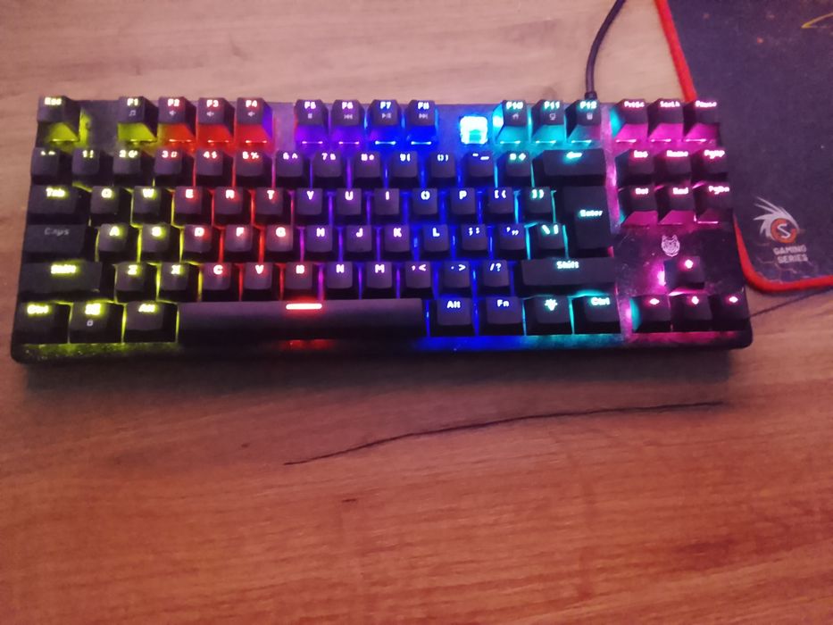 Vând calculator gaming cu monitor,căști,tastatura,mouse (negociabil)