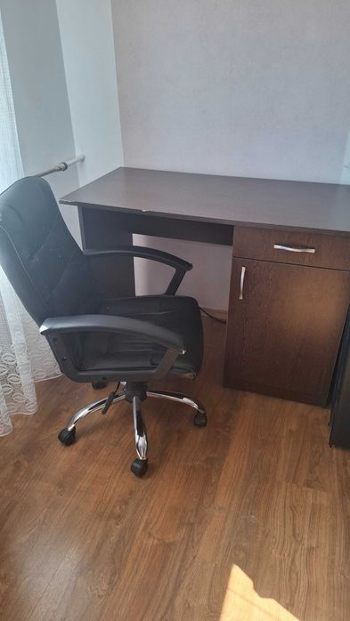 Mobila living+ birou cu scaun ergonomic. CLUJ NAPOCA