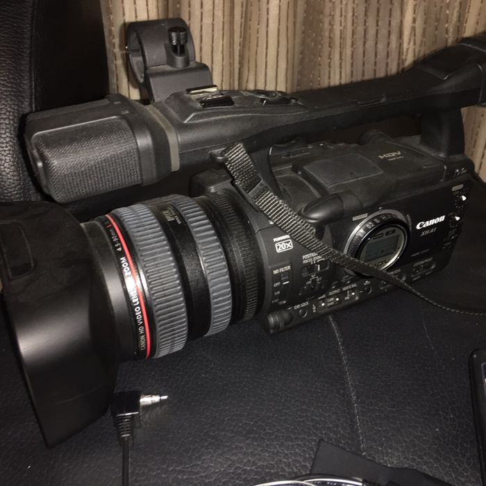 Професионална HD видеокамера Canon HX A1