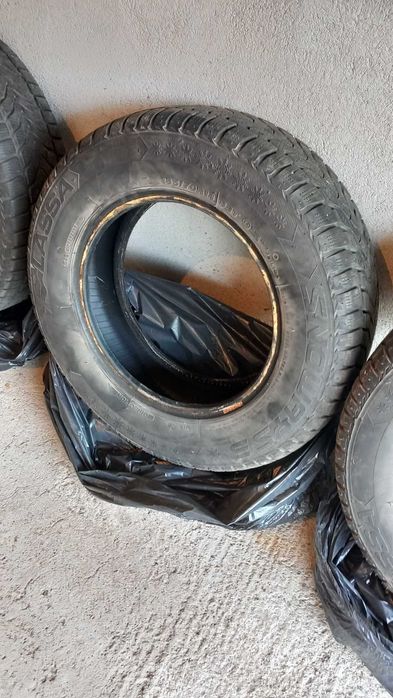 Продавам зимни гуми  14"