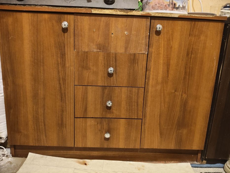 Мебельдер сатылады.