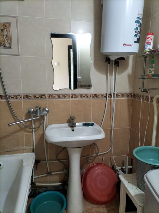 Продам 3-х  комнатную квартиру .