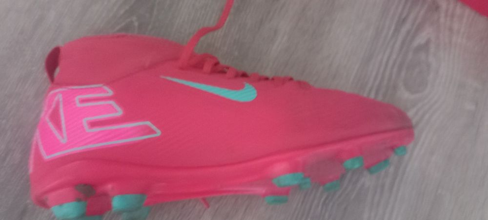 Vand ghete nike de fotbal cu crampoane