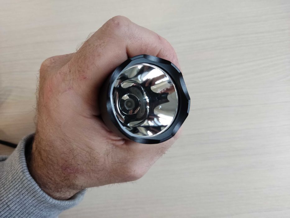 Продавам фенер със зелена светлина за лов и риболов и стойки за монтаж