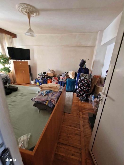 De vanzare apartament cu 4 camere decomandat, balcon, 2 bai , boxa