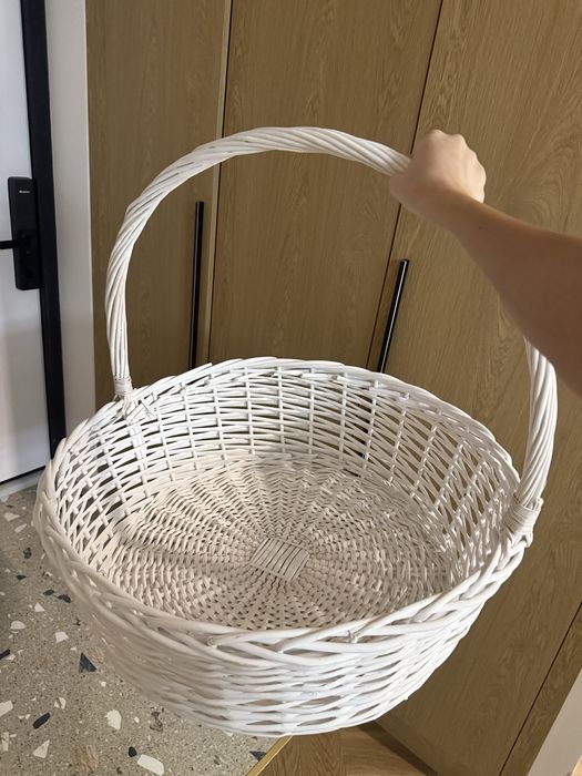 Плетенная корзина с ручкой