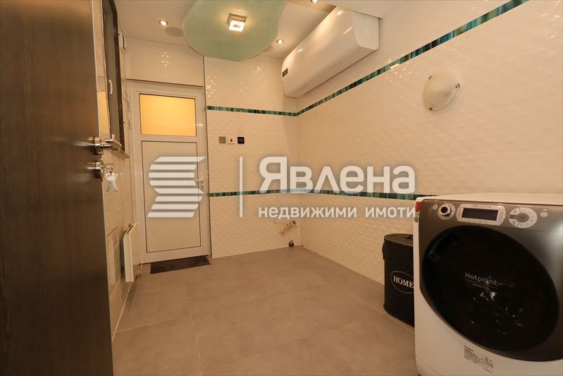 Дава се под наем Тристаен апартамент в София, Център - 100 кв.м за 1000 € - Снимка #8