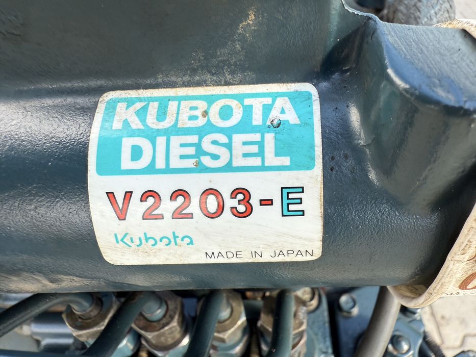 Motor Kubota V2203