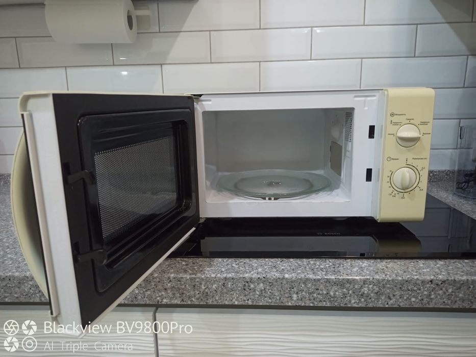 Микроволновка Elenberg.