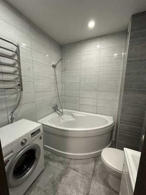 Продава се Двустаен апартамент в София, Център - 65 кв.м за 2877 €/кв.м - Снимка #2