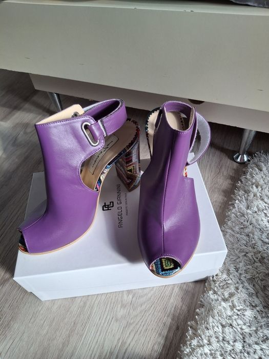 Vând sandale firma: the 5th element