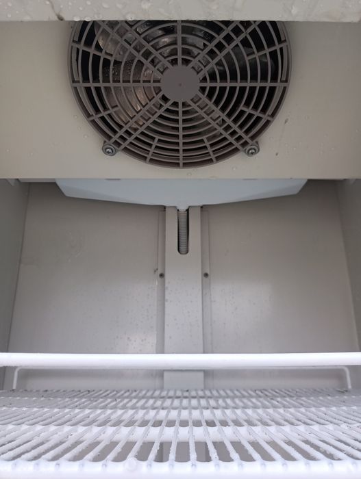 Огромна вертикална плюсова хладилна витрина 70 см широка с 12 месеца гаранция!