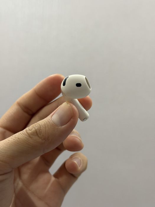 Air Pods 4 Active Noise Cancellation