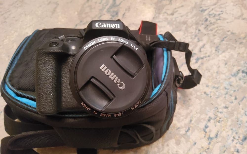 Продам фотоаппарат Canon EOS 750D