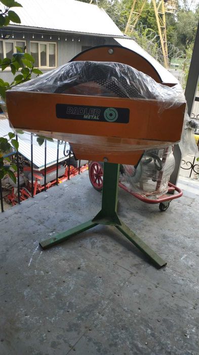 Зернодробилка кормоизмельчитель