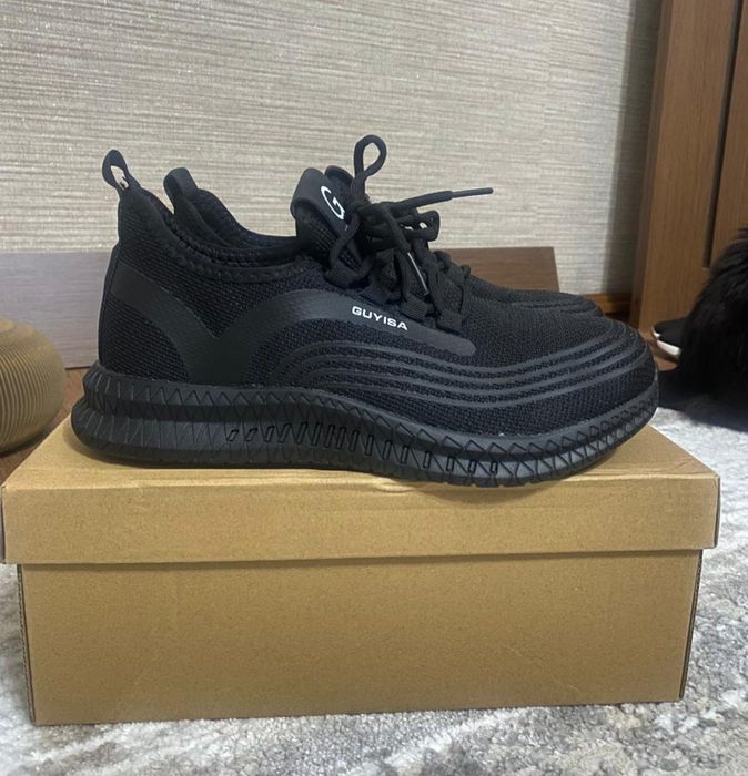 Кроссовки новые женские