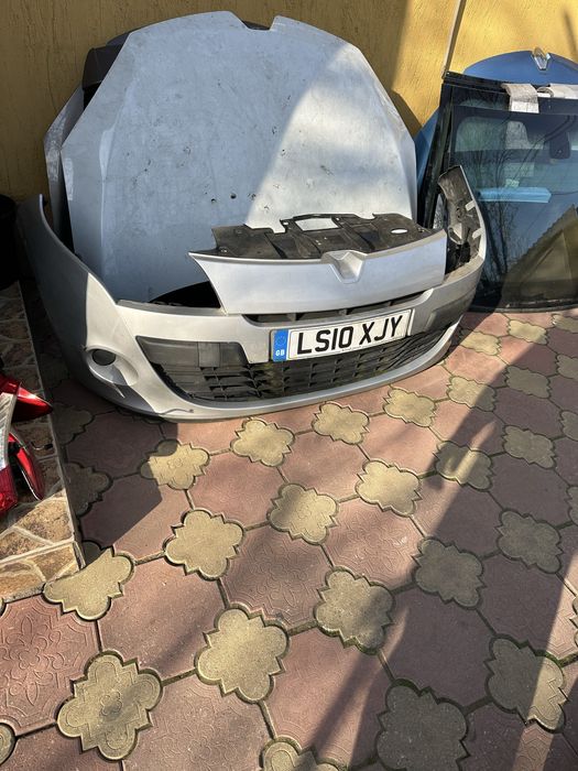 Megane 3  bara fata capota si alte piese