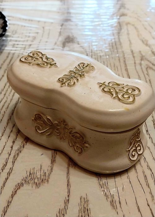Шкатулка янги миллий рухда ясалган