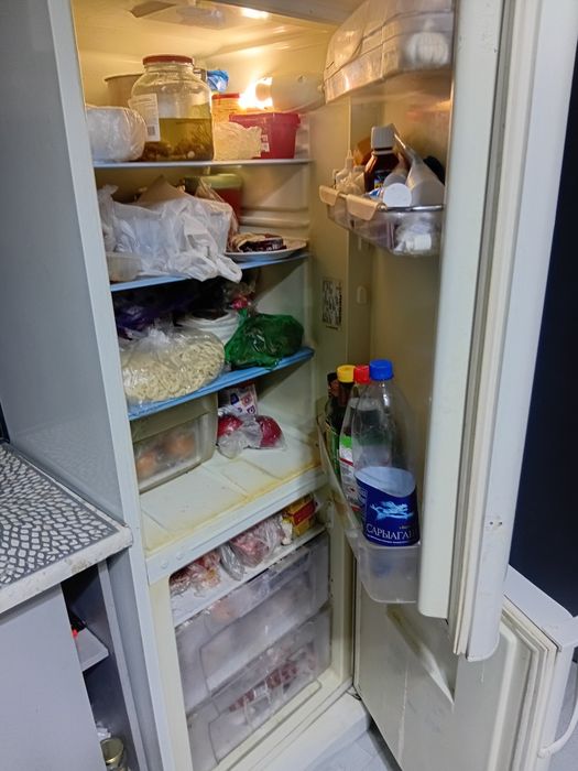 Холодильник идезит.