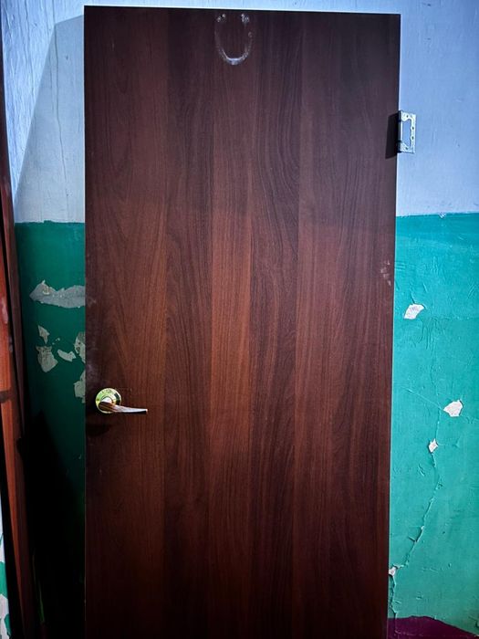 Продам дверь б/у