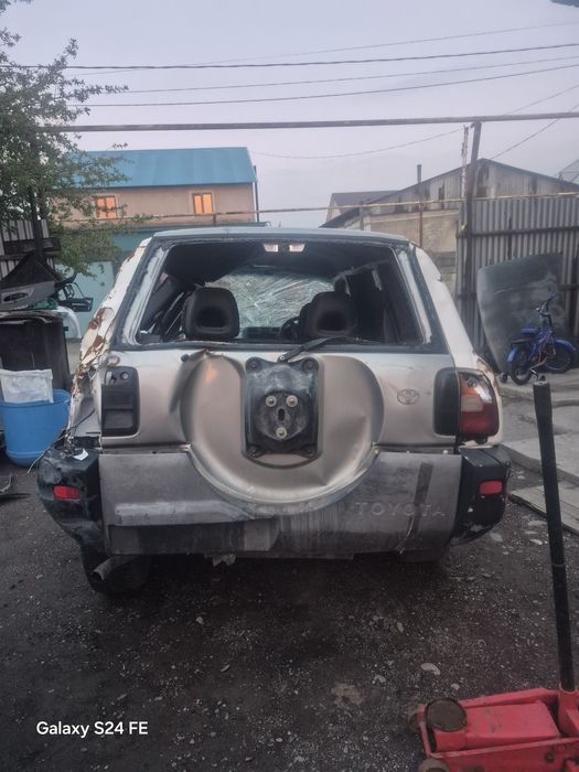 На запчасть Тойота раф 4