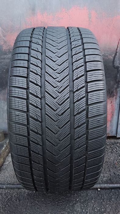 1брой зимна гума  275/35/19 Gripmax 
dot24 
7mm
Много добро състояние