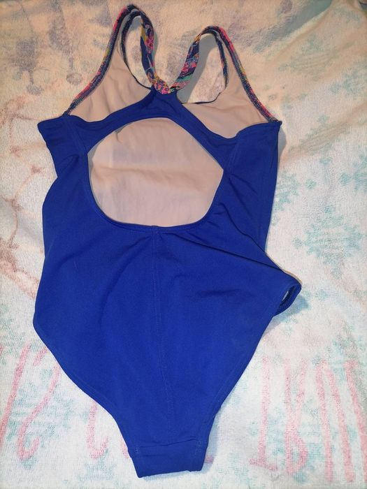 Цял момичешки бански